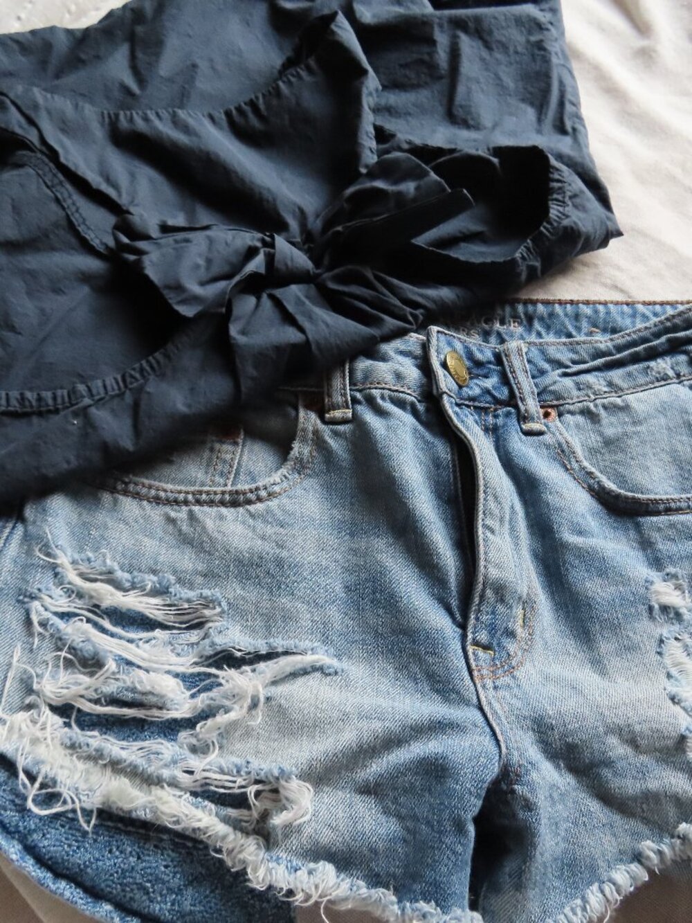 AE Festival High Rise Shorts Distressed Sz 6